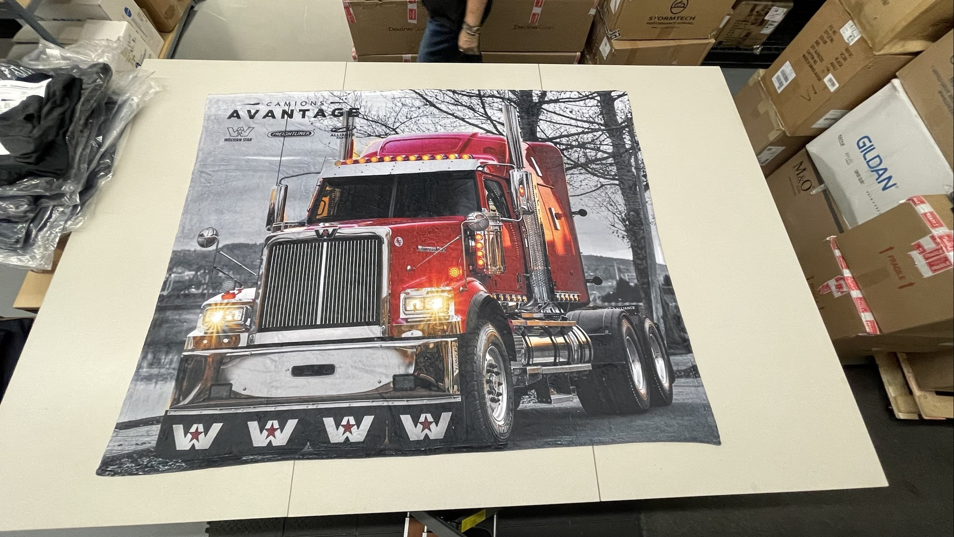 Couverture sublimée «Camions Avantage» - Broderie ML